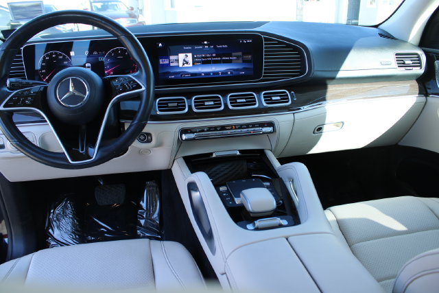 Used 2024 Mercedes-Benz GLS 450 4MATIC image 16