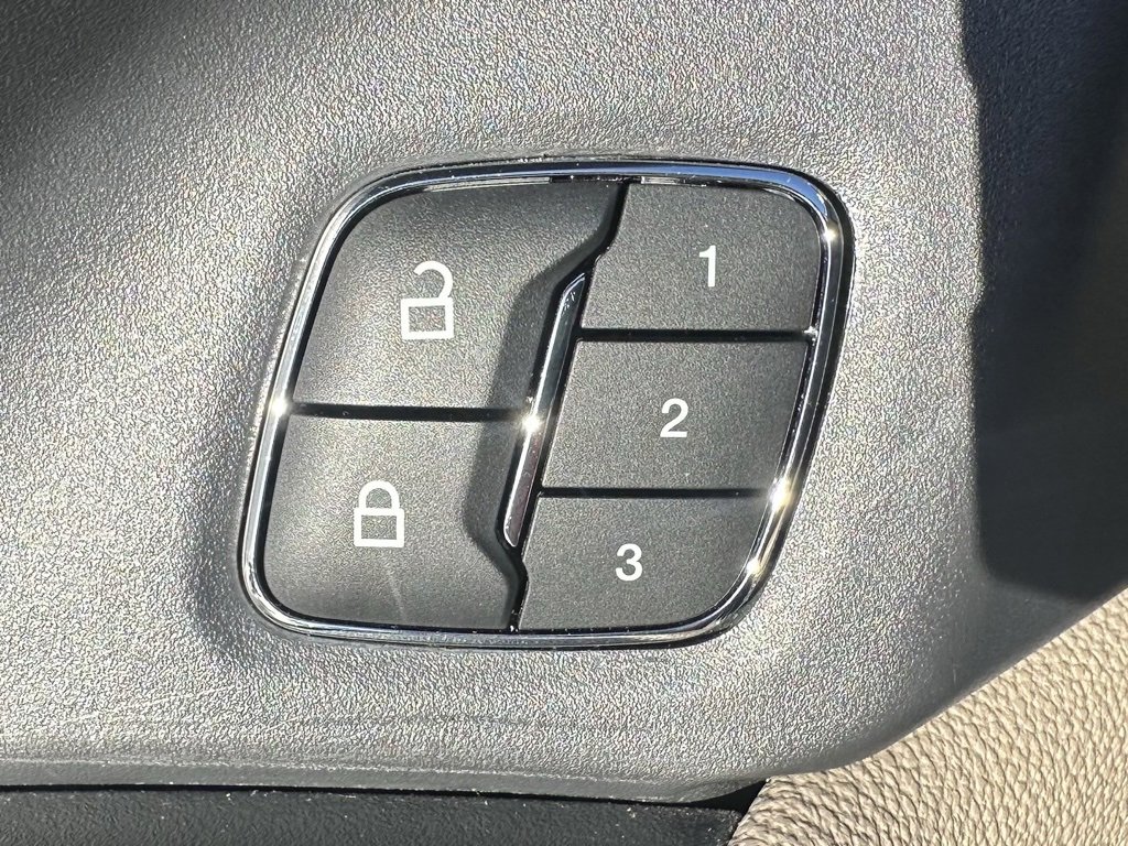 Used 2023 Ford Expedition Max Limited image 26