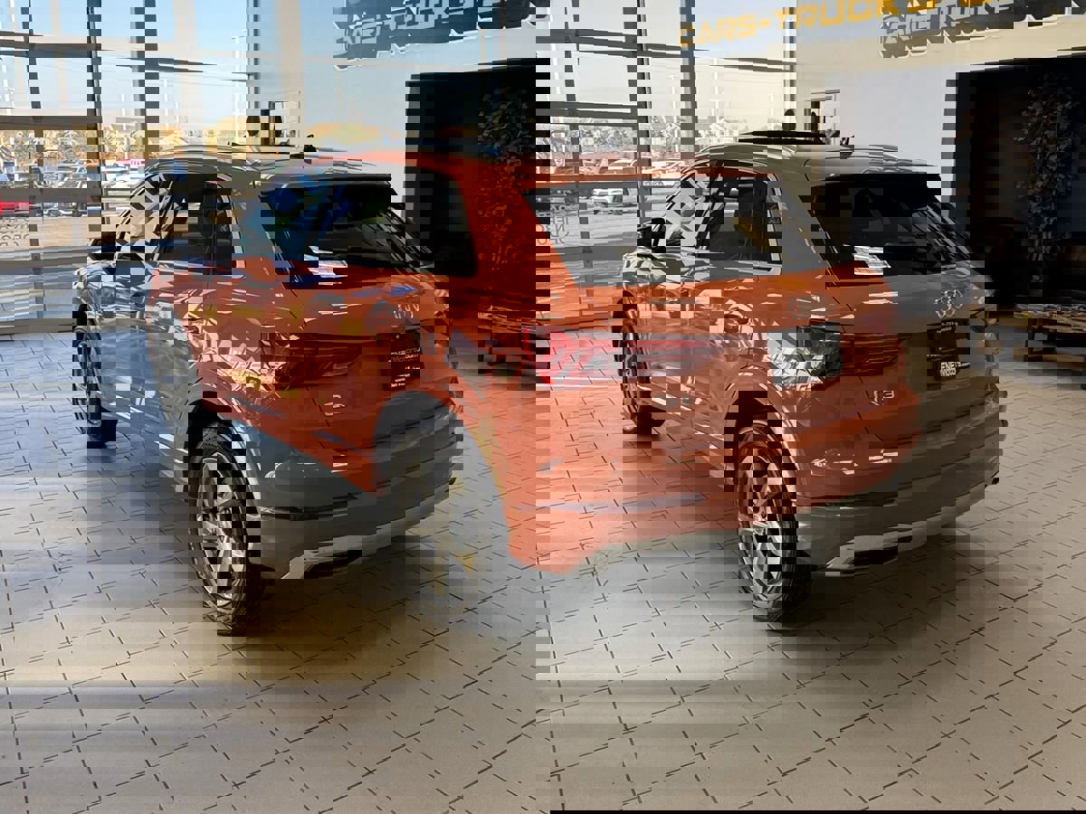 Used 2020 Audi Q3 2.0T Premium AWD/4WD image 2