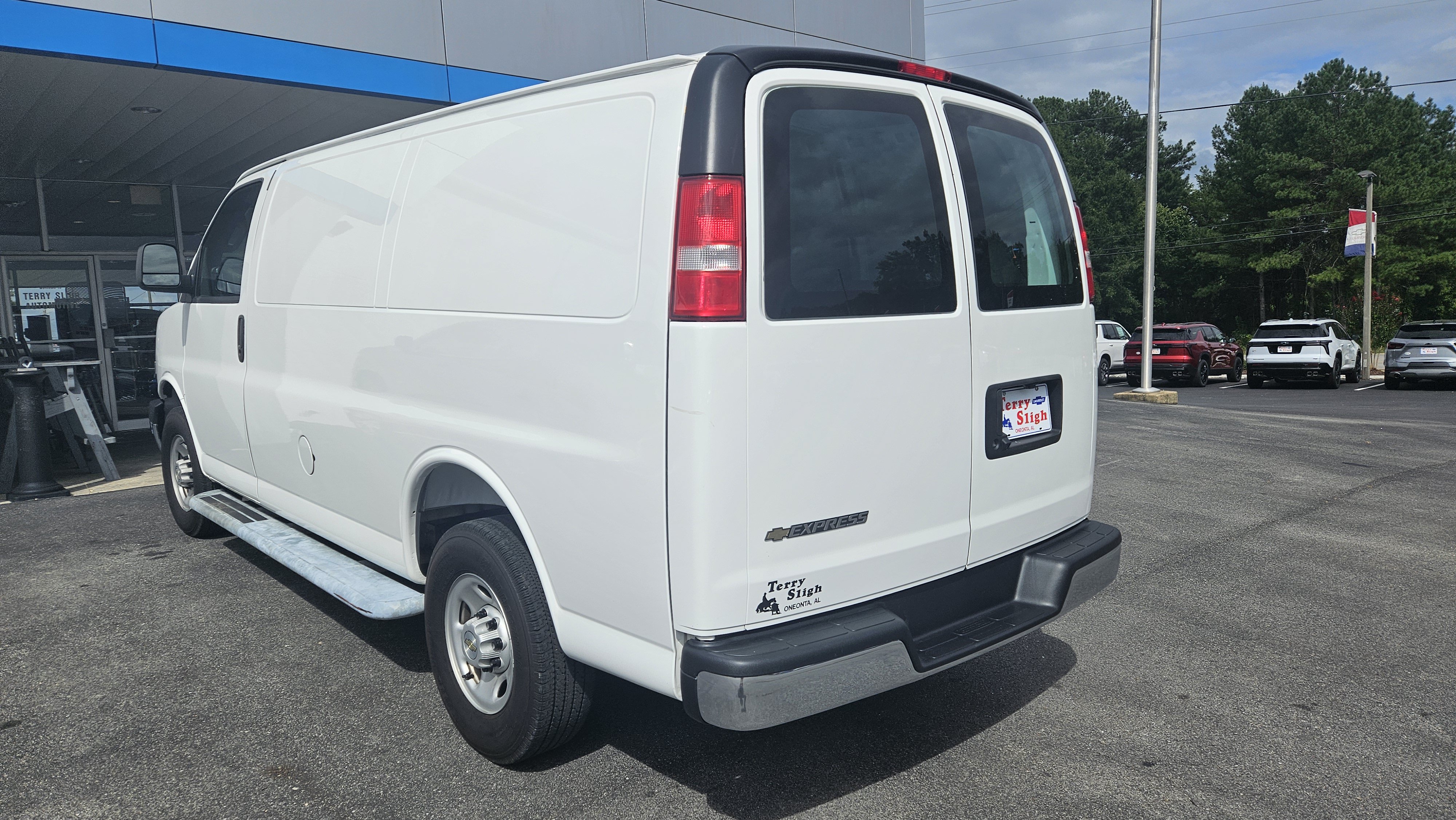 Used 2025 Chevrolet Express 2500 w/ Driver Convenience Package RWD image 6