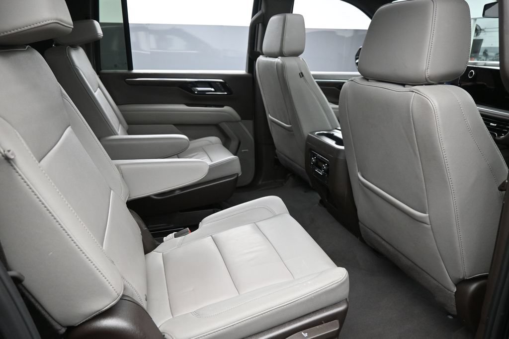 Used 2025 Chevrolet Suburban LT w/ Comfort Package AWD/4WD image 28