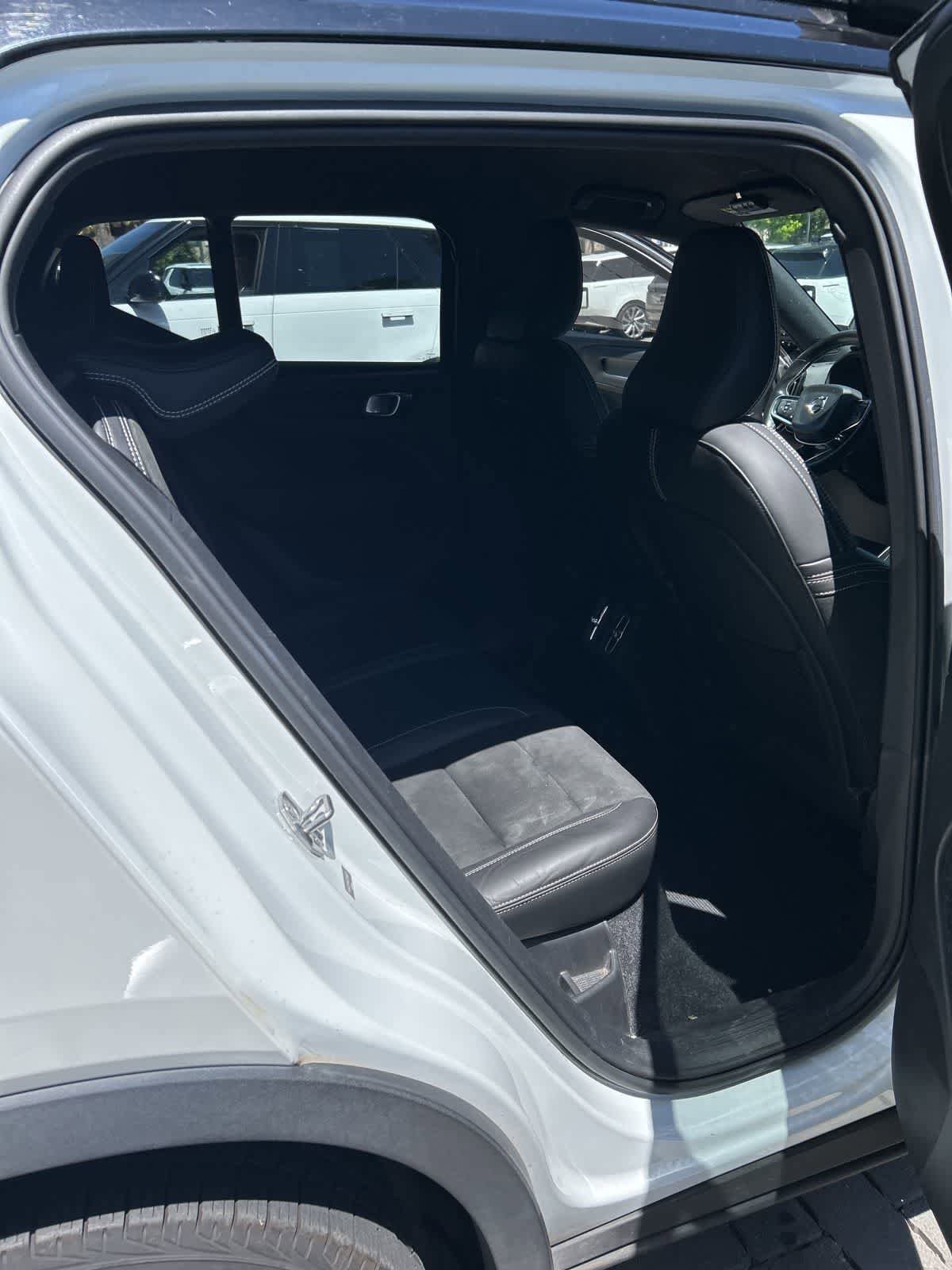 Used 2019 Volvo XC40 T4 R-Design FWD image 22