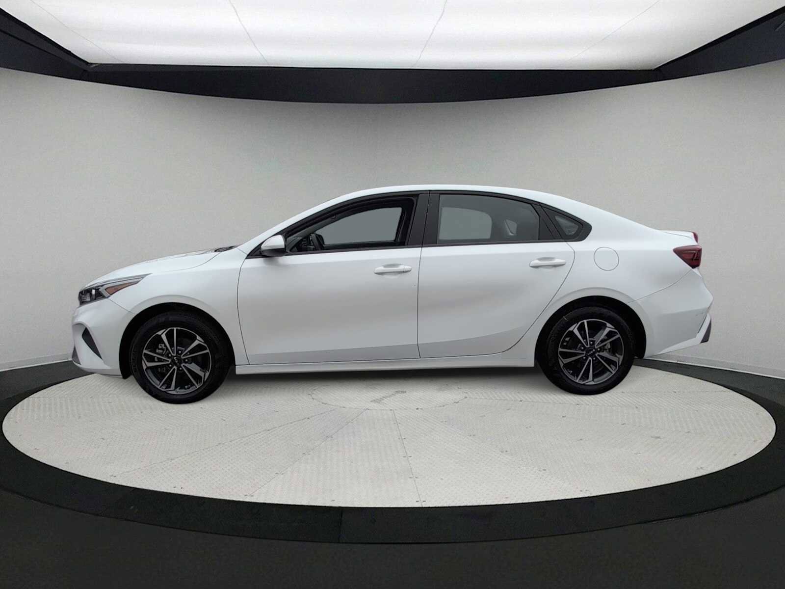 Used 2024 Kia Forte LXS image 5