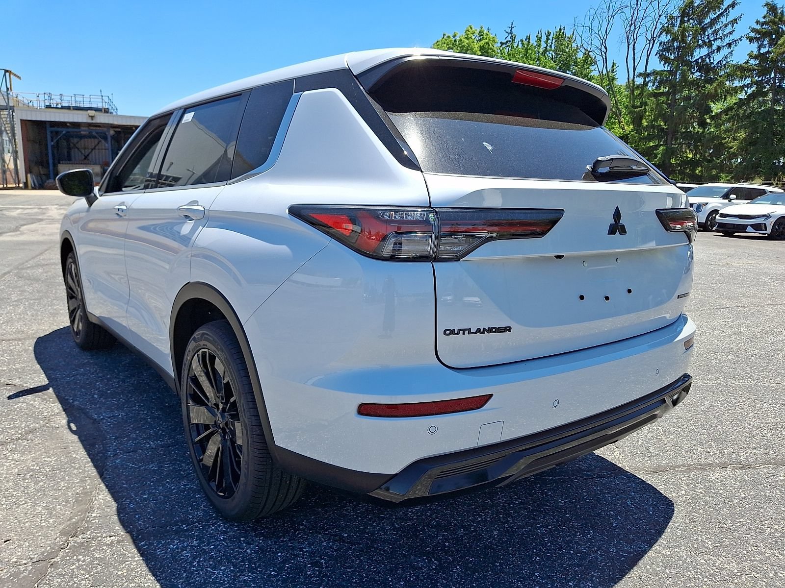 New 2026 Mitsubishi Outlander LE AWD/4WD image 6