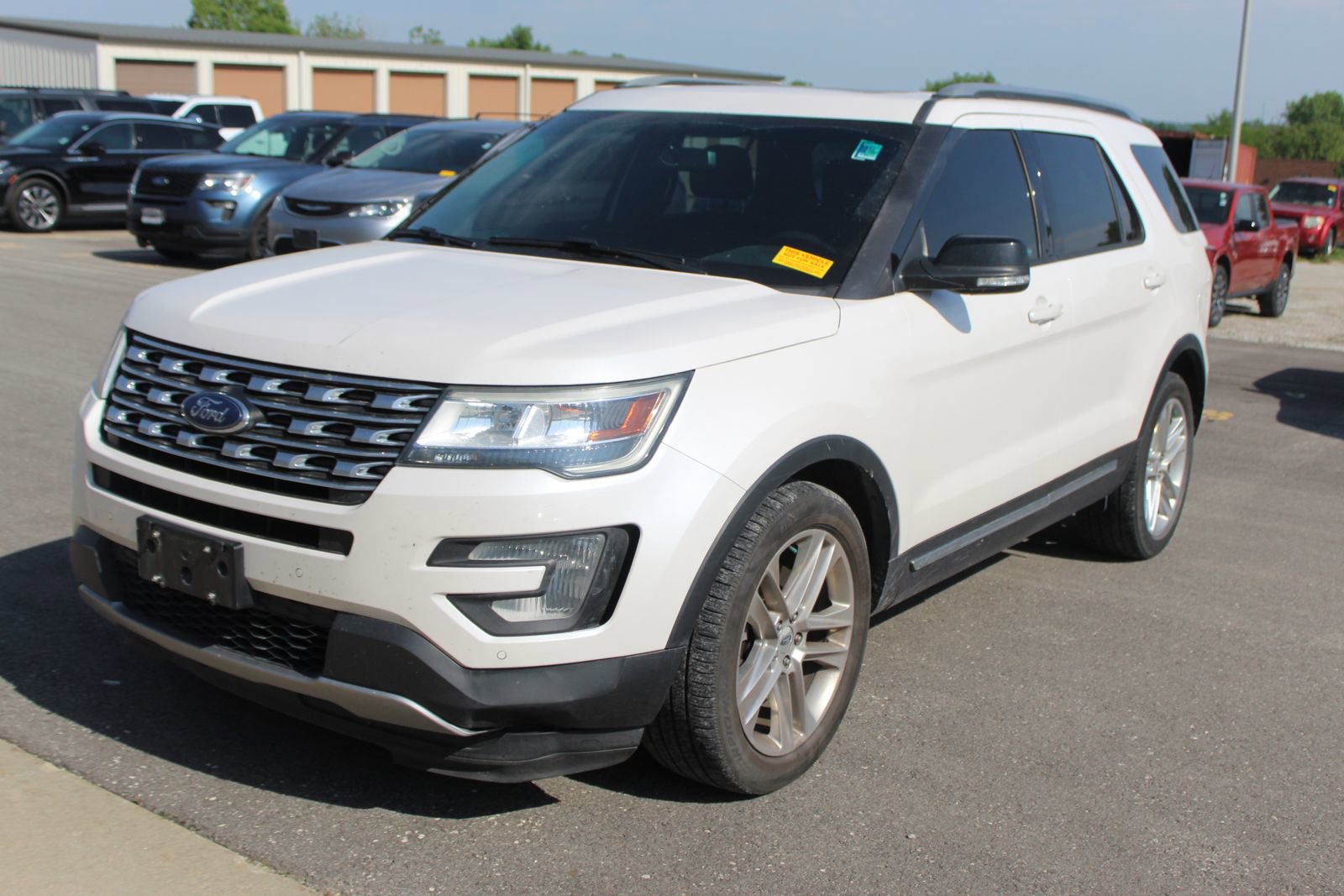 Used 2016 Ford Explorer XLT w/ Equipment Group 202A FWD image 2