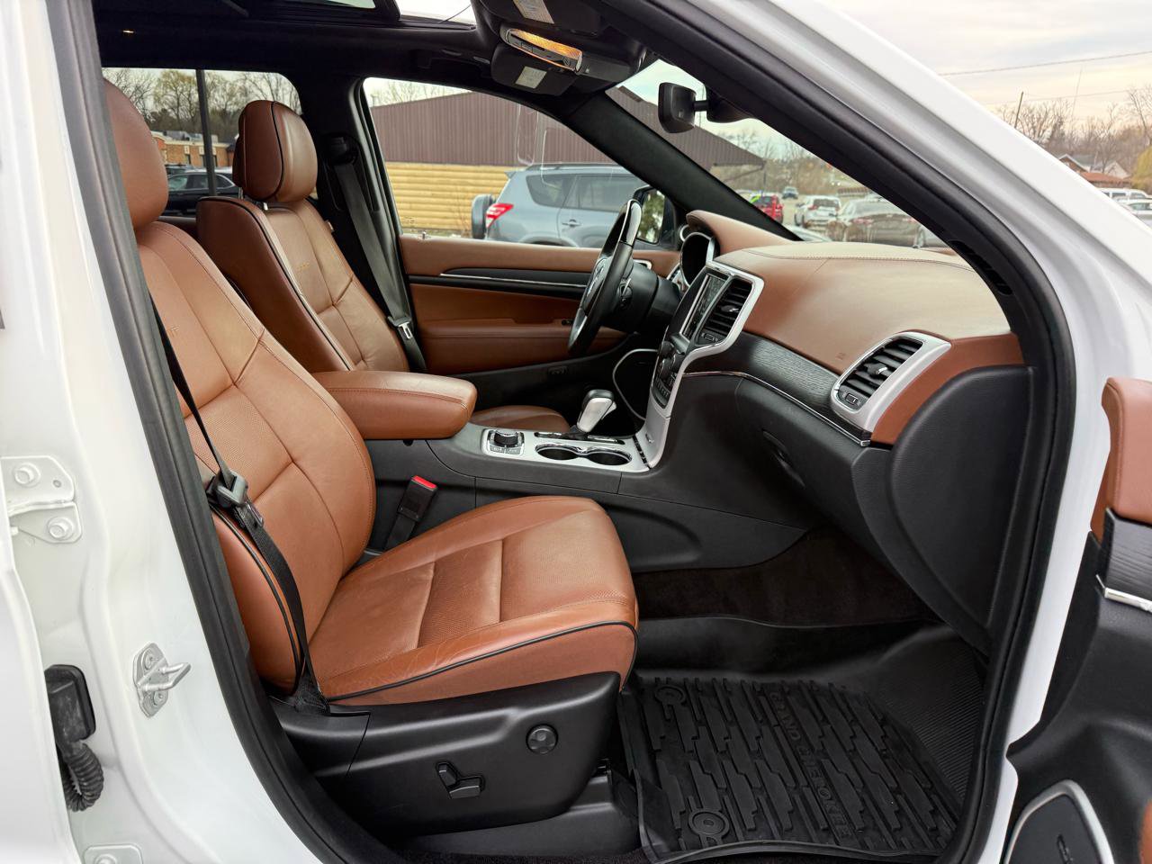 Used 2018 Jeep Grand Cherokee Summit AWD/4WD image 15