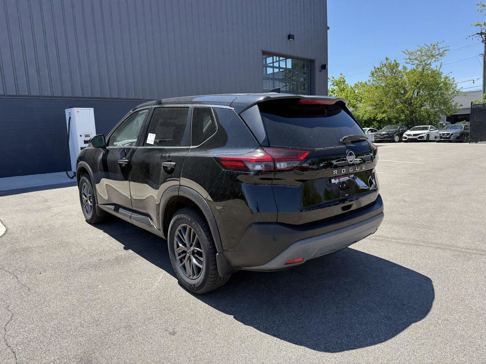 Used 2022 Nissan Rogue S FWD image 5