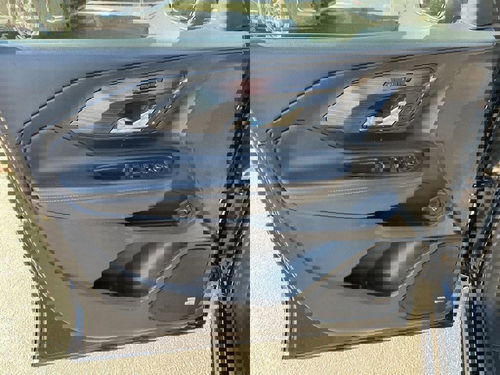 Used 2020 GMC Terrain SLT w/ Preferred Package image 3