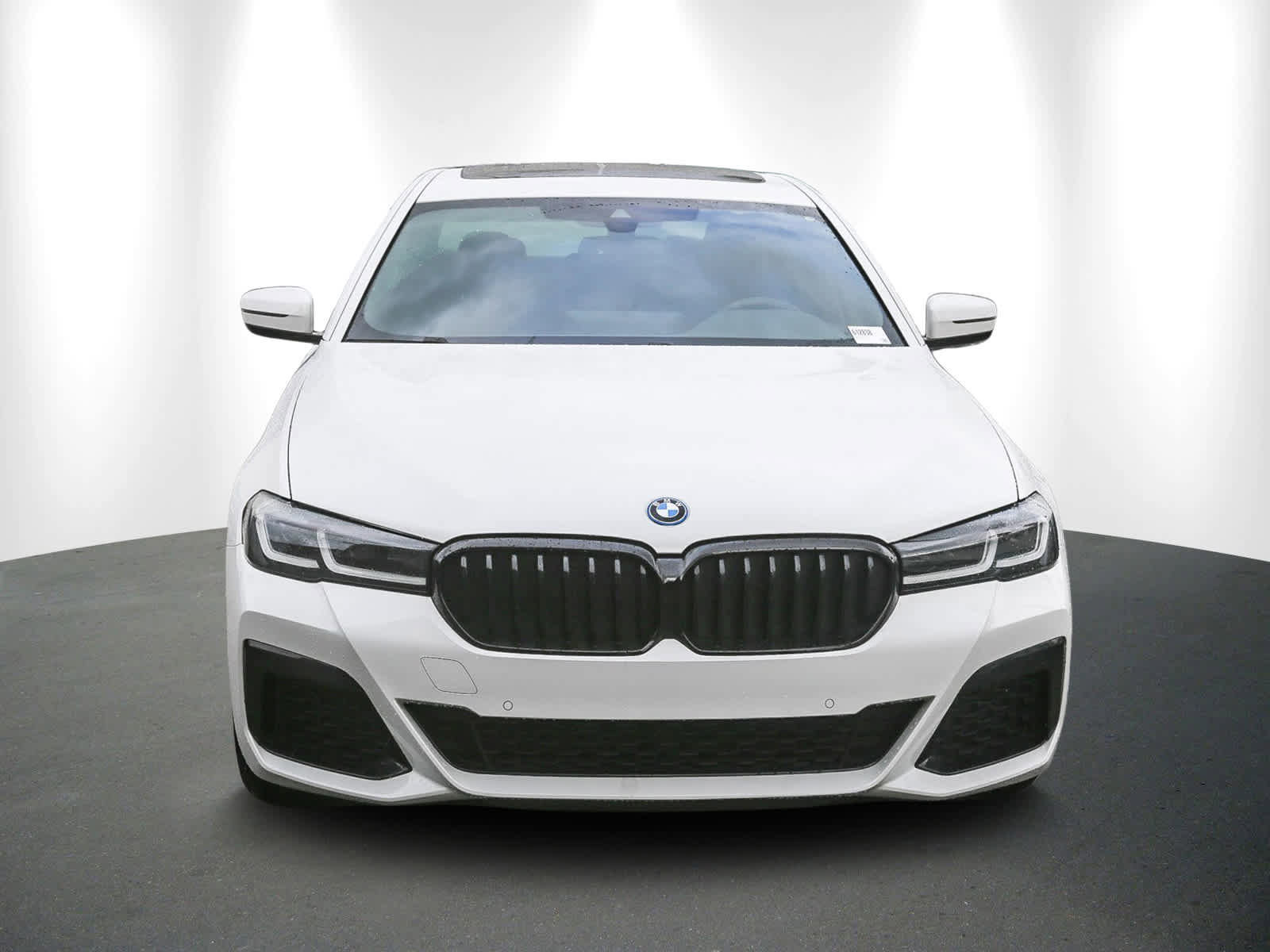 Certified 2023 BMW 530e w/ M Sport Package image 2