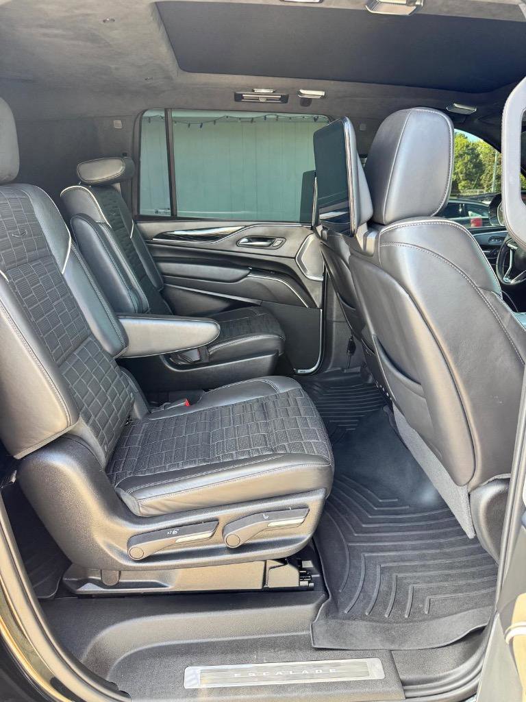 Used 2023 Cadillac Escalade ESV V image 31