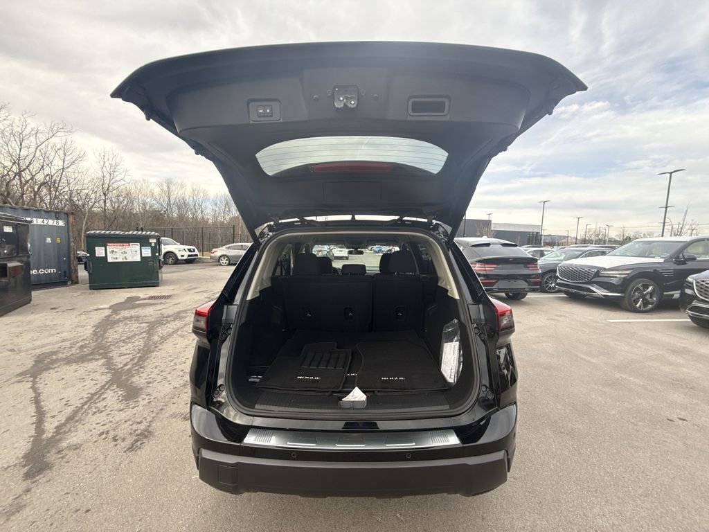 Used 2025 Nissan Rogue SV image 22