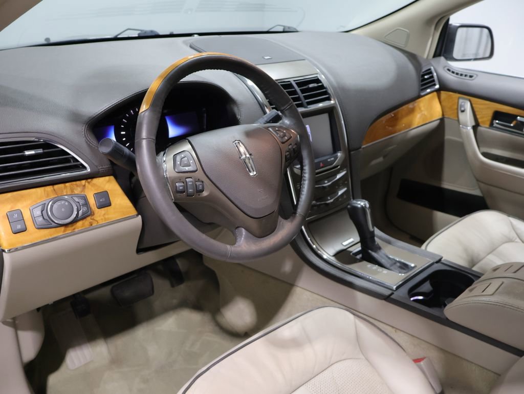 Used 2013 Lincoln MKX FWD image 17