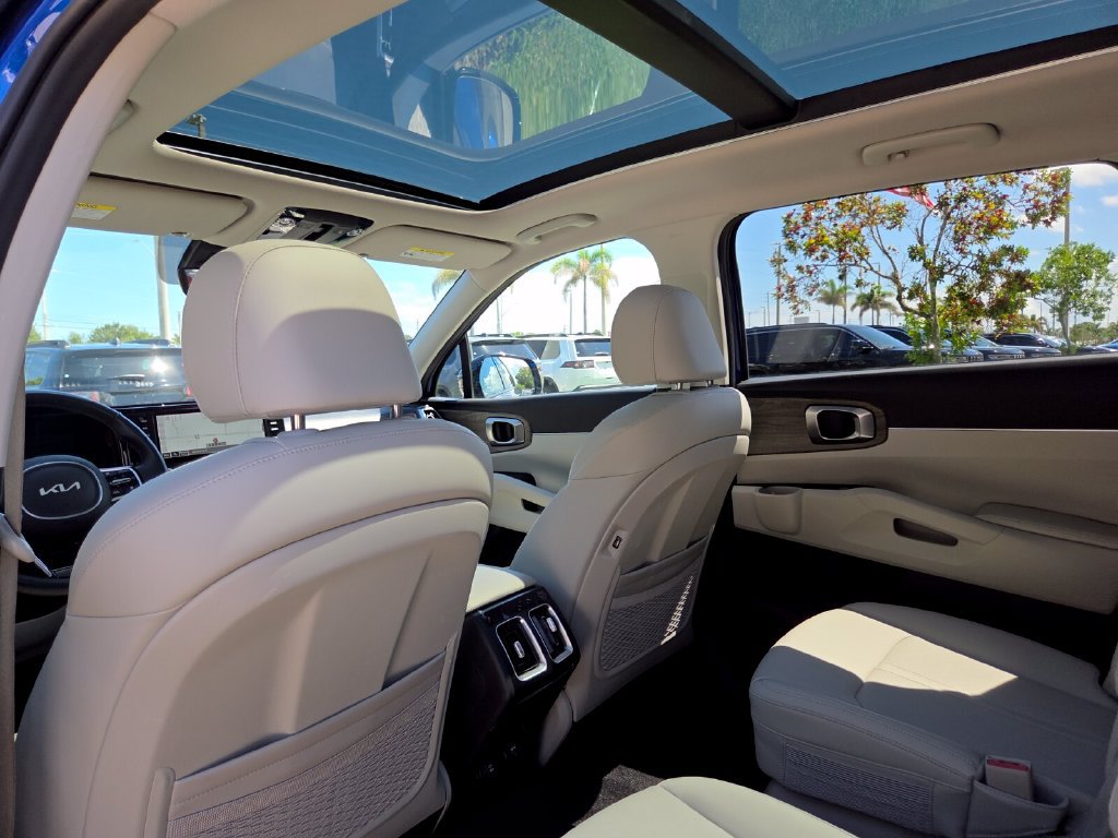 Used 2023 Kia Sorento EX w/ Panoramic Sunroof Package FWD image 26