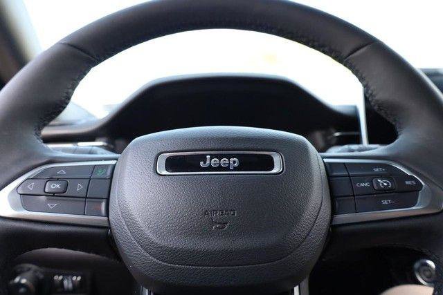 Used 2025 Jeep Compass Latitude w/ Sun & Sound Group image 11