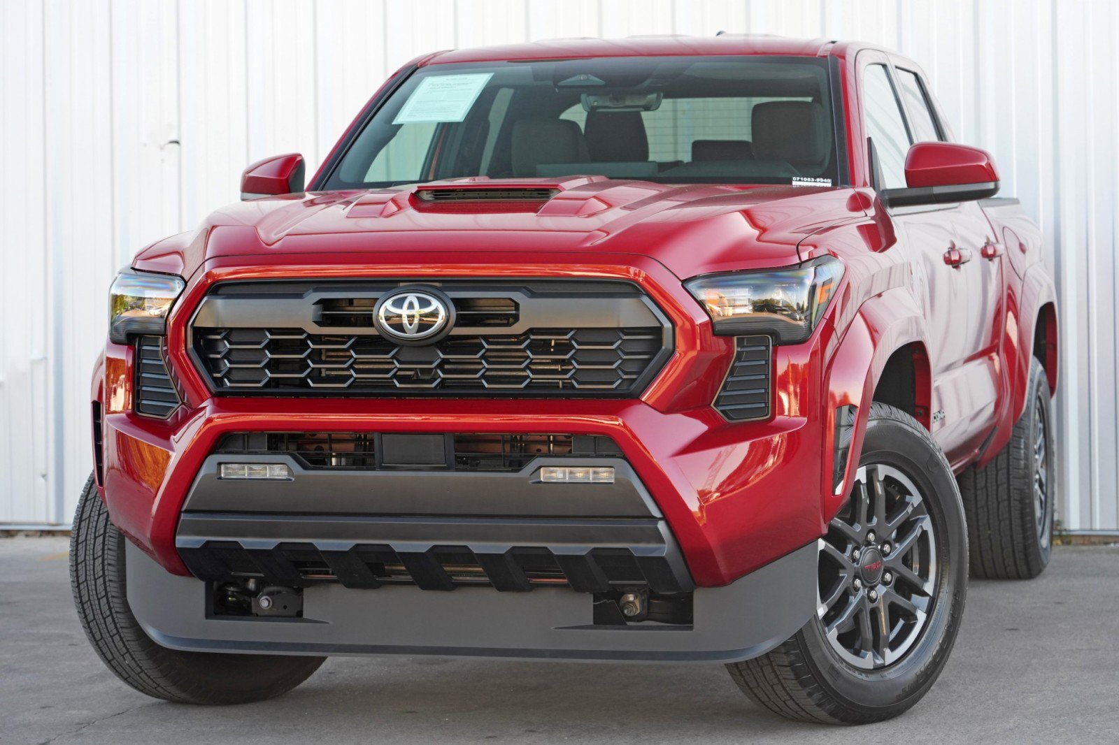 Used 2025 Toyota Tacoma TRD Sport AWD/4WD image 3