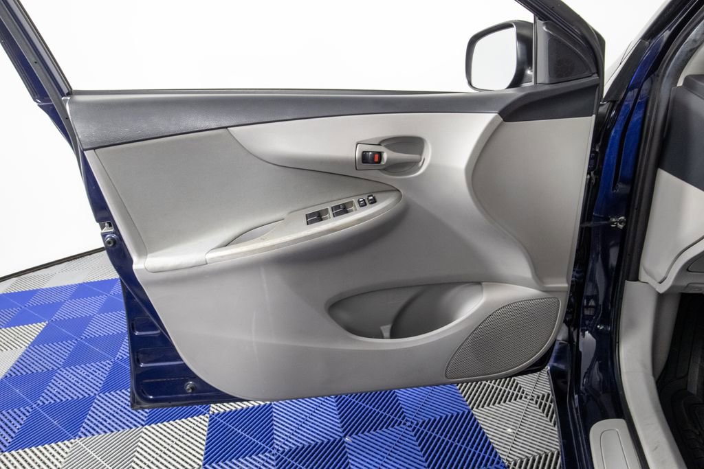 Used 2012 Toyota Corolla LE FWD image 12