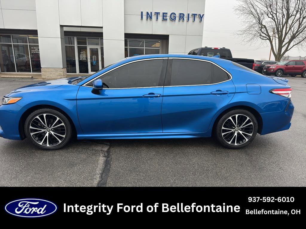 Used 2020 Toyota Camry SE image 1