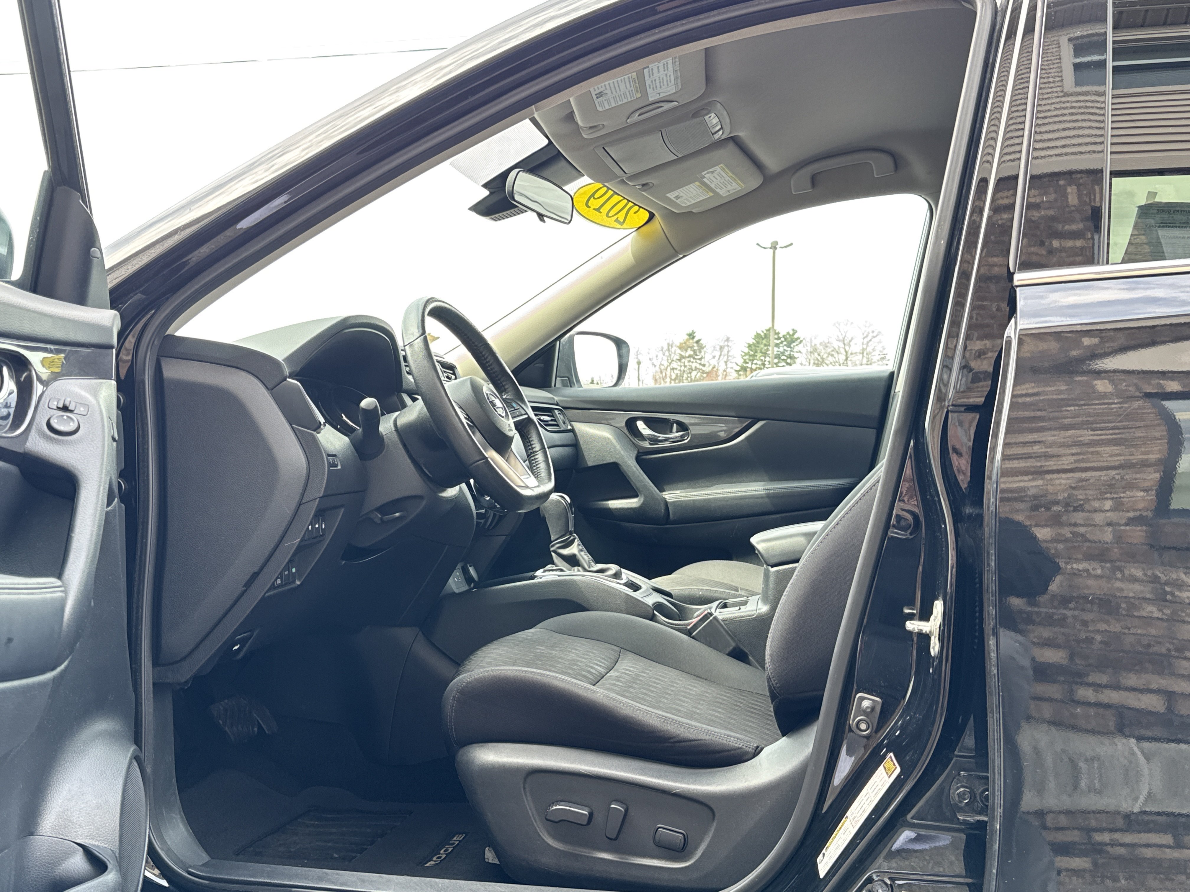 Used 2019 Nissan Rogue SV w/ Premium Package AWD/4WD image 10