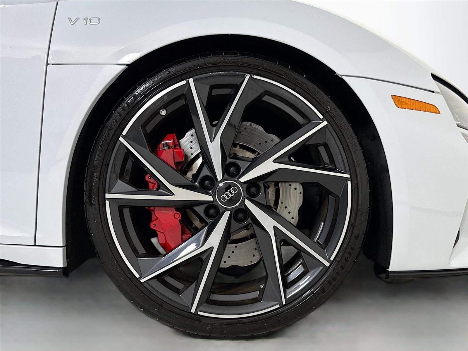 Used 2021 Audi R8 V10 w/ Premium Package image 32