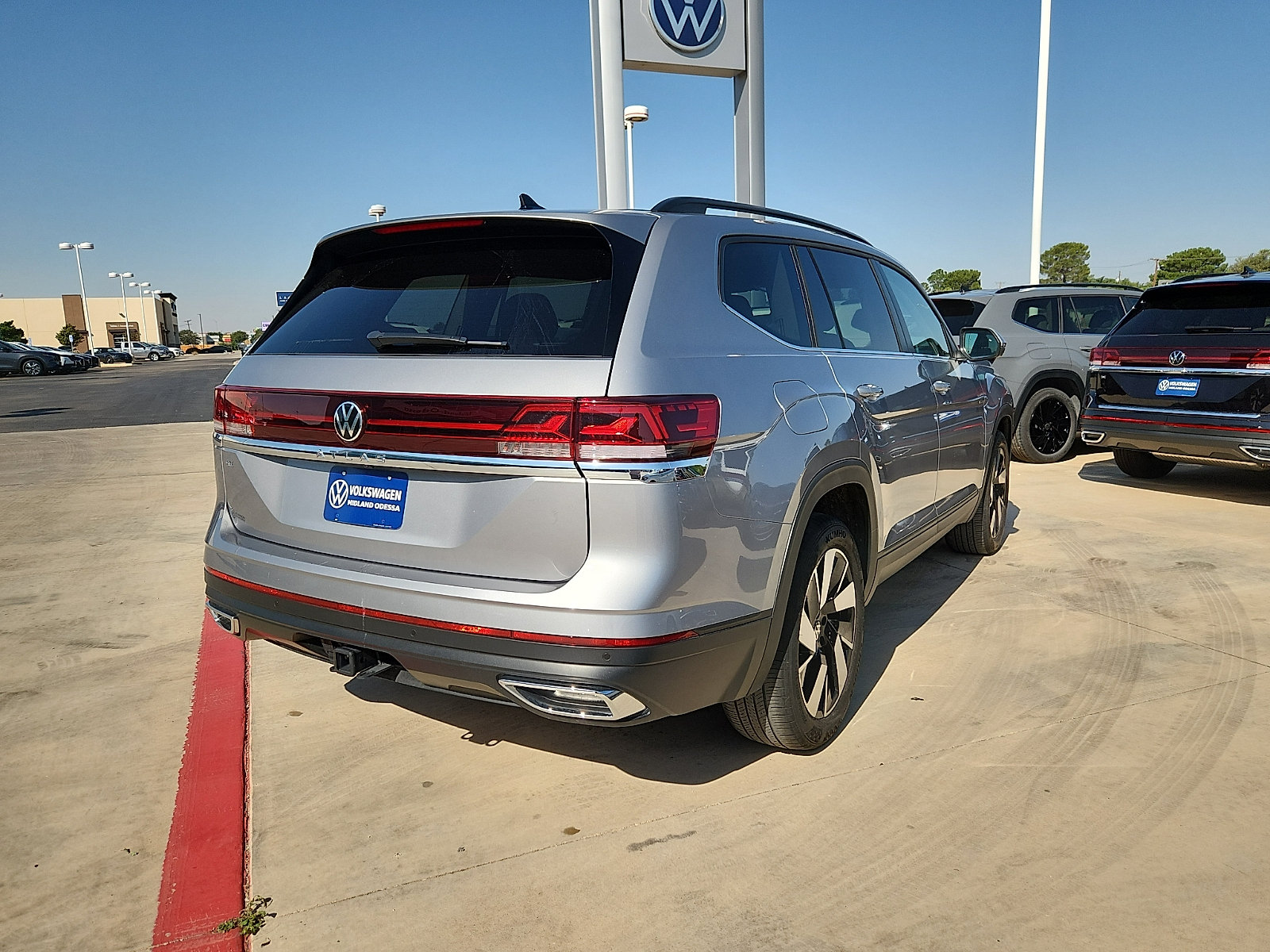 Certified 2026 Volkswagen Atlas SE FWD image 5