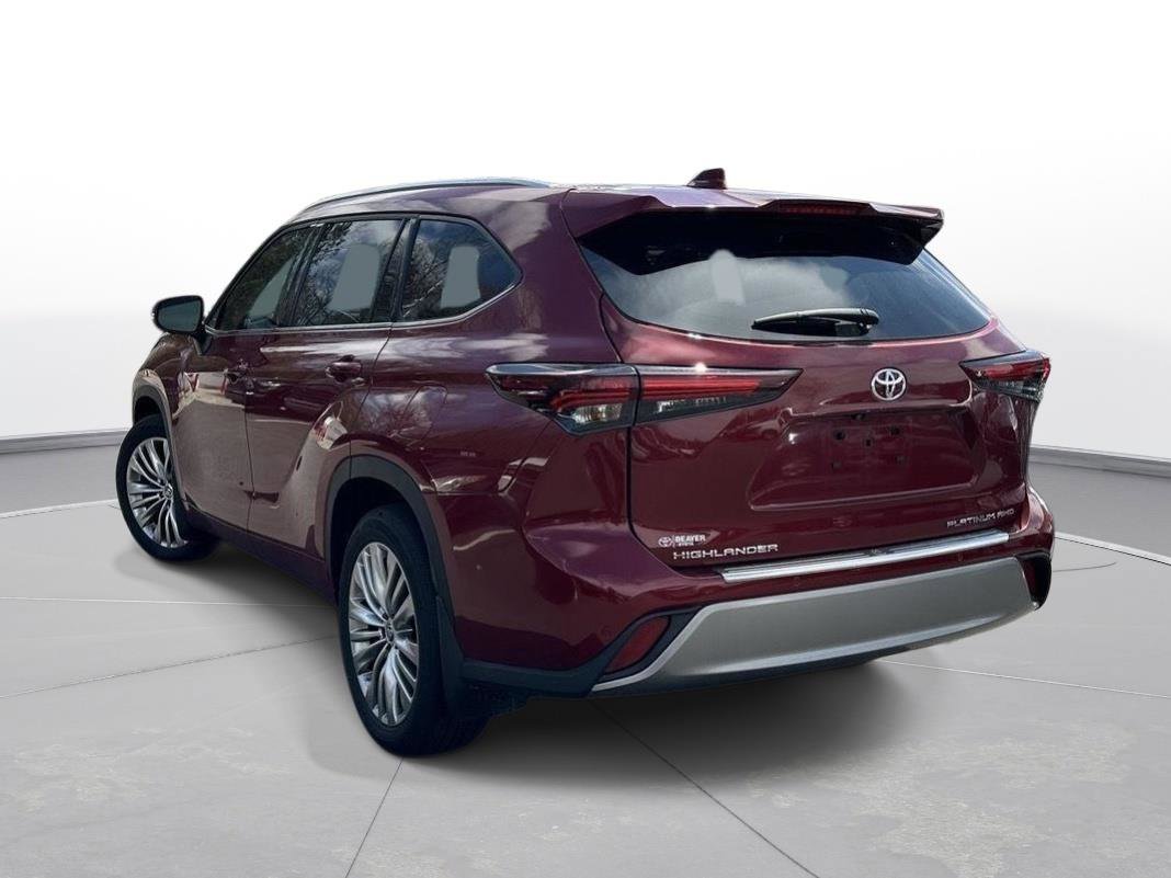 Used 2024 Toyota Highlander Platinum image 8