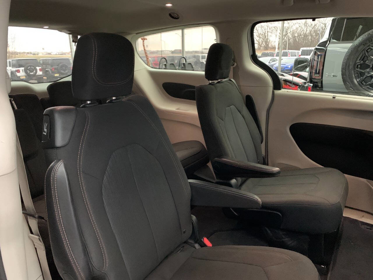 Used 2018 Chrysler Pacifica Touring Plus image 13