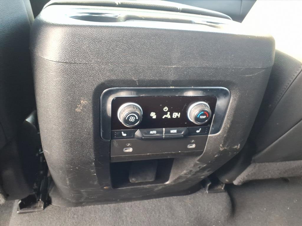 Used 2024 Chevrolet Suburban Premier image 8