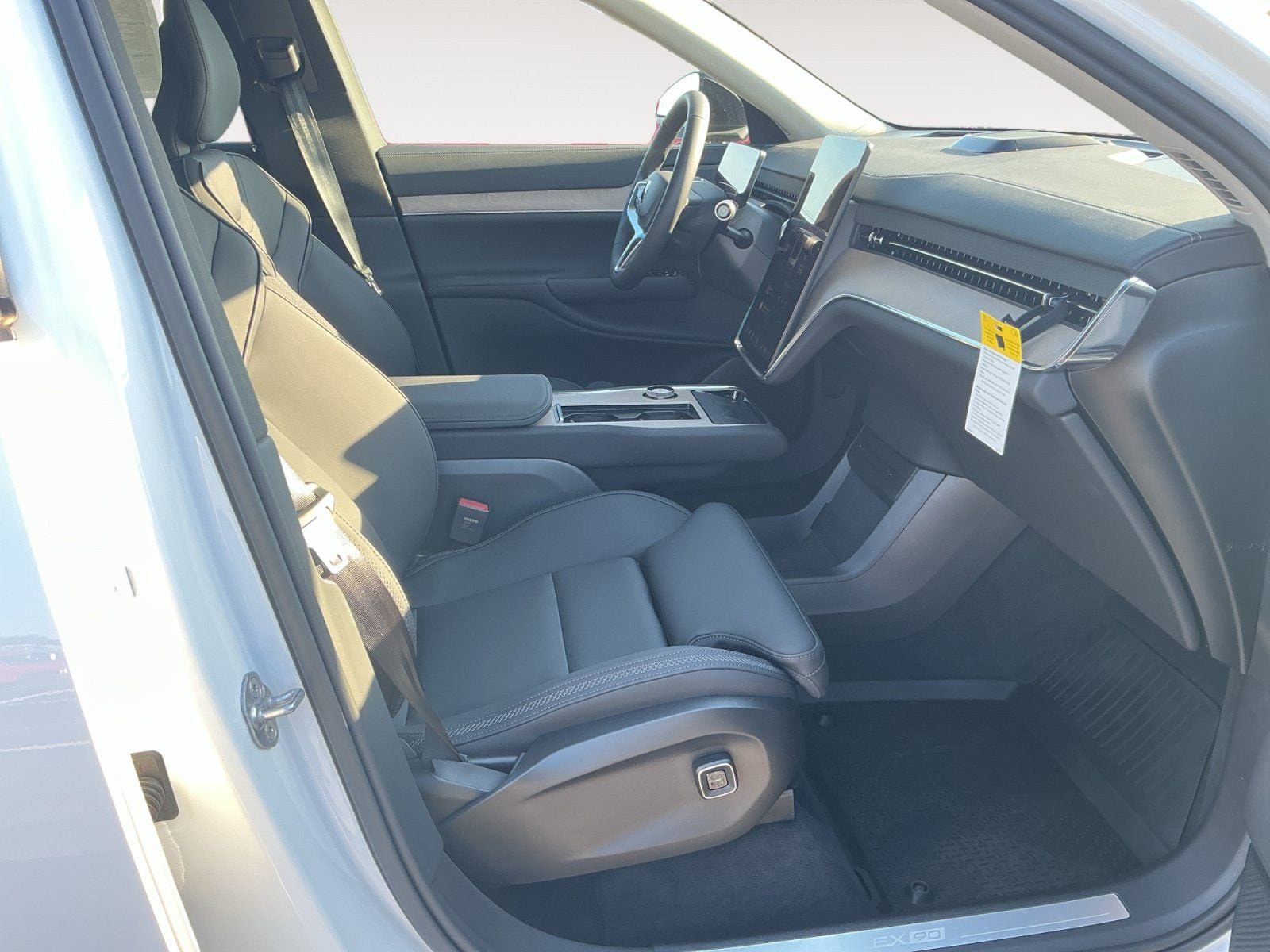 New 2025 Volvo EX90 Ultra w/ Protection Package Premier AWD/4WD image 15