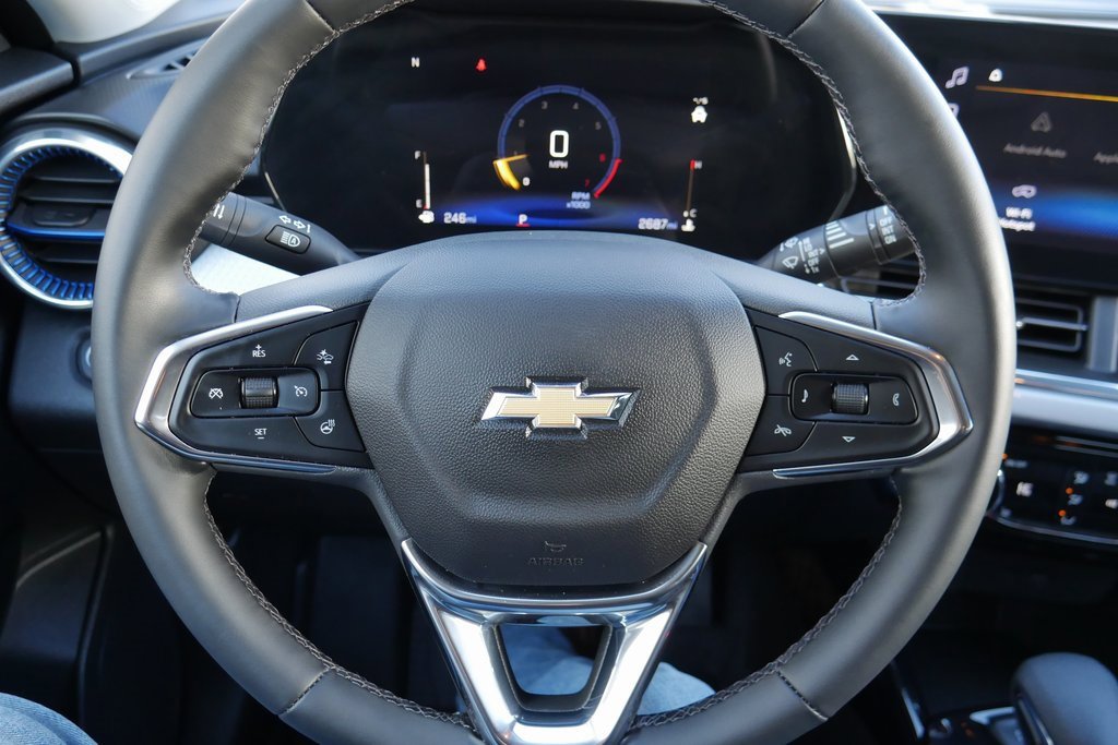 Used 2025 Chevrolet Trax LT w/ Driver Confidence Package image 11