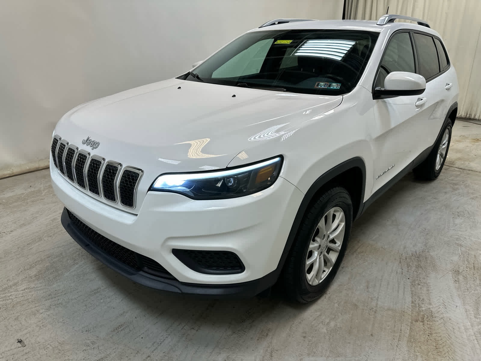 Used 2020 Jeep Cherokee Latitude w/ Cold Weather Group image 9