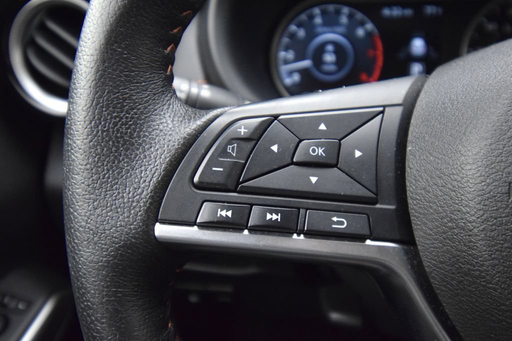 Used 2020 Nissan Kicks SR w/ Exterior Package FWD image 35