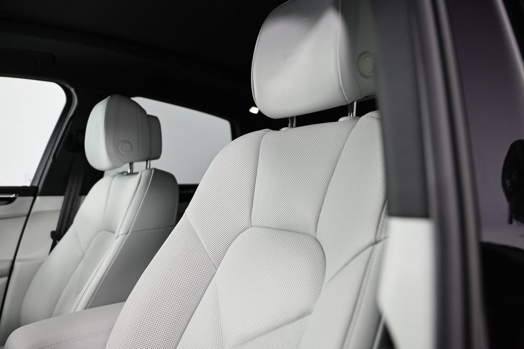 Certified 2026 Porsche Macan AWD/4WD image 24