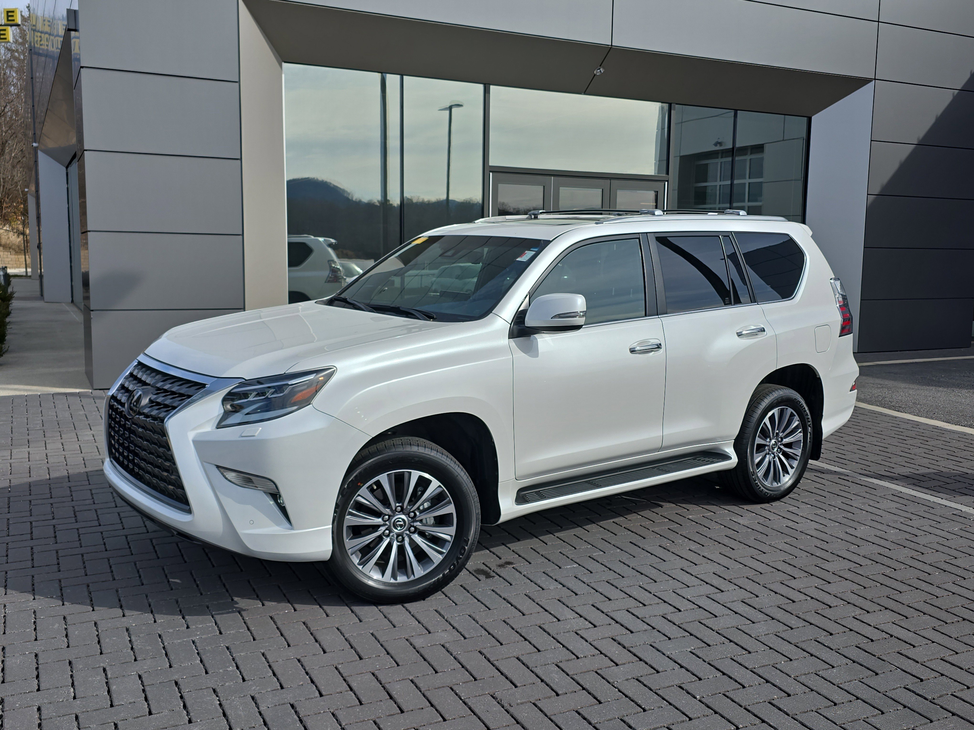 Used 2023 Lexus GX 460 Luxury w/ Accessory Package image 1