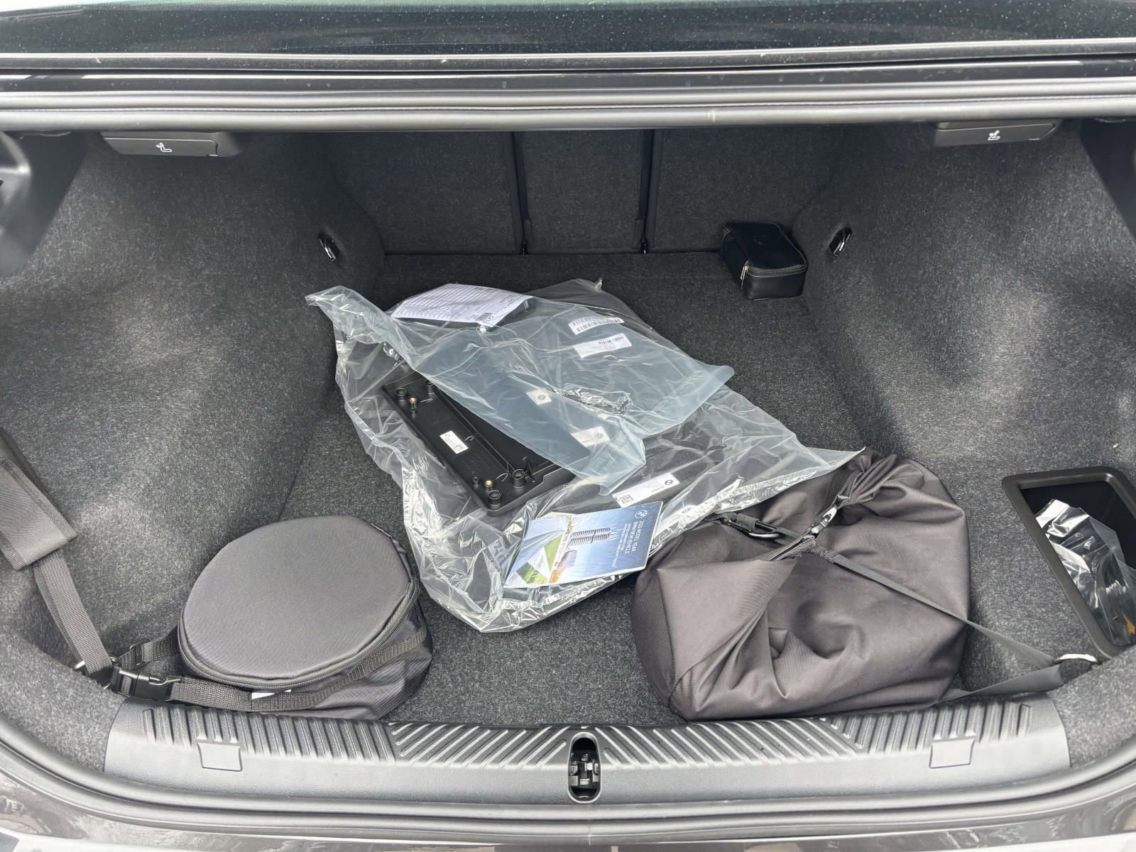 New 2026 BMW 550e xDrive image 9