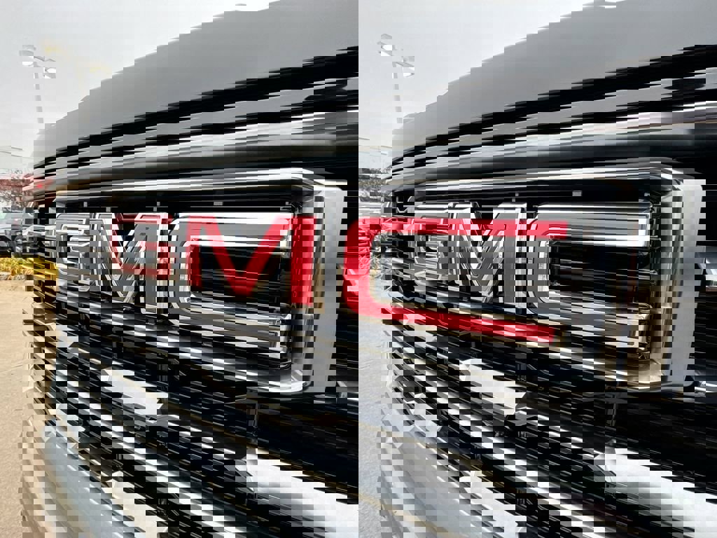 Used 2025 GMC Sierra 2500 AT4 image 31