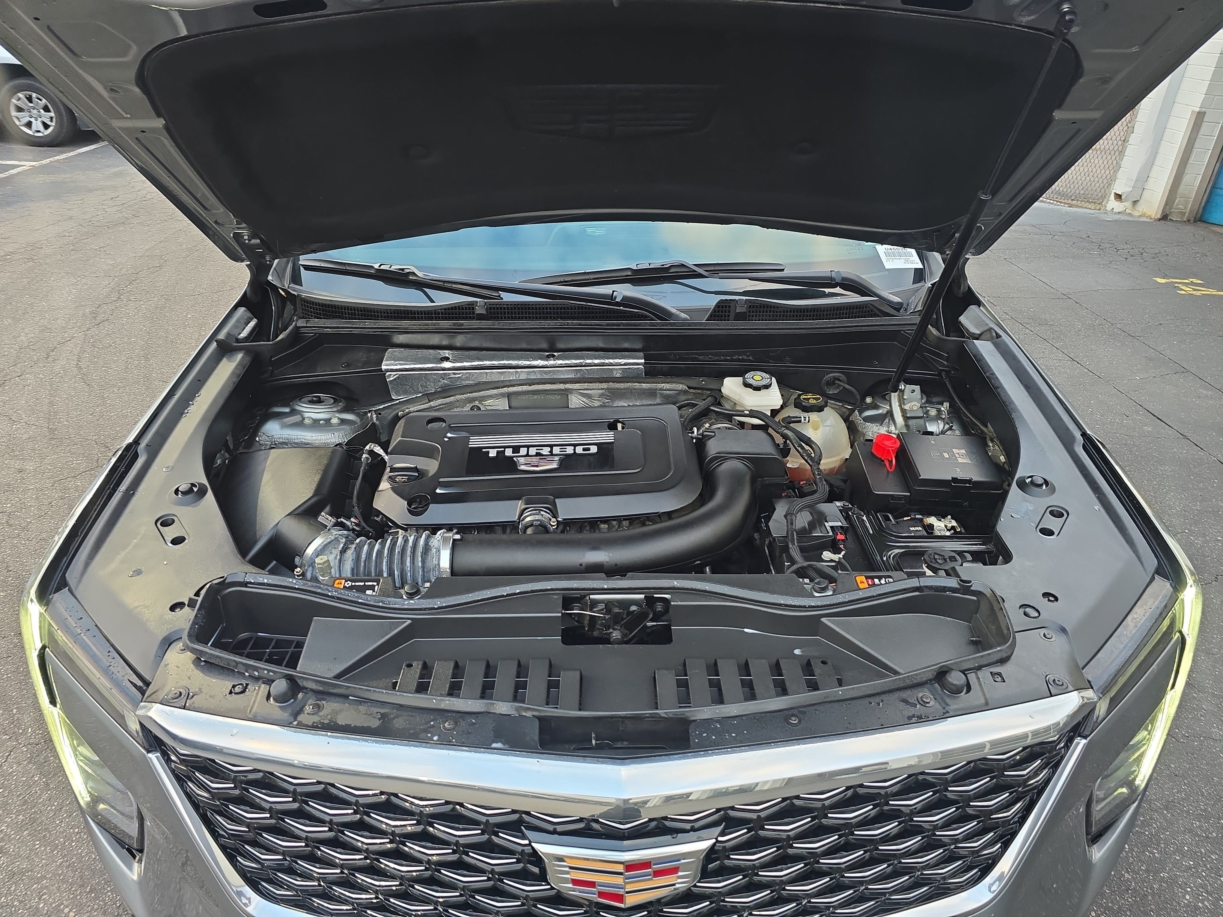 Used 2025 Cadillac XT4 Premium Luxury FWD image 30
