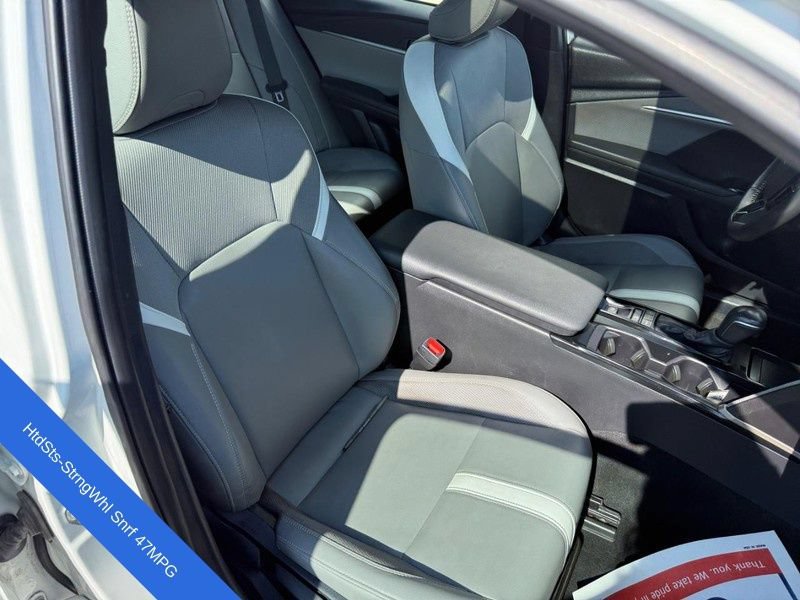 Used 2025 Toyota Camry SE w/ Convenience Package FWD image 11
