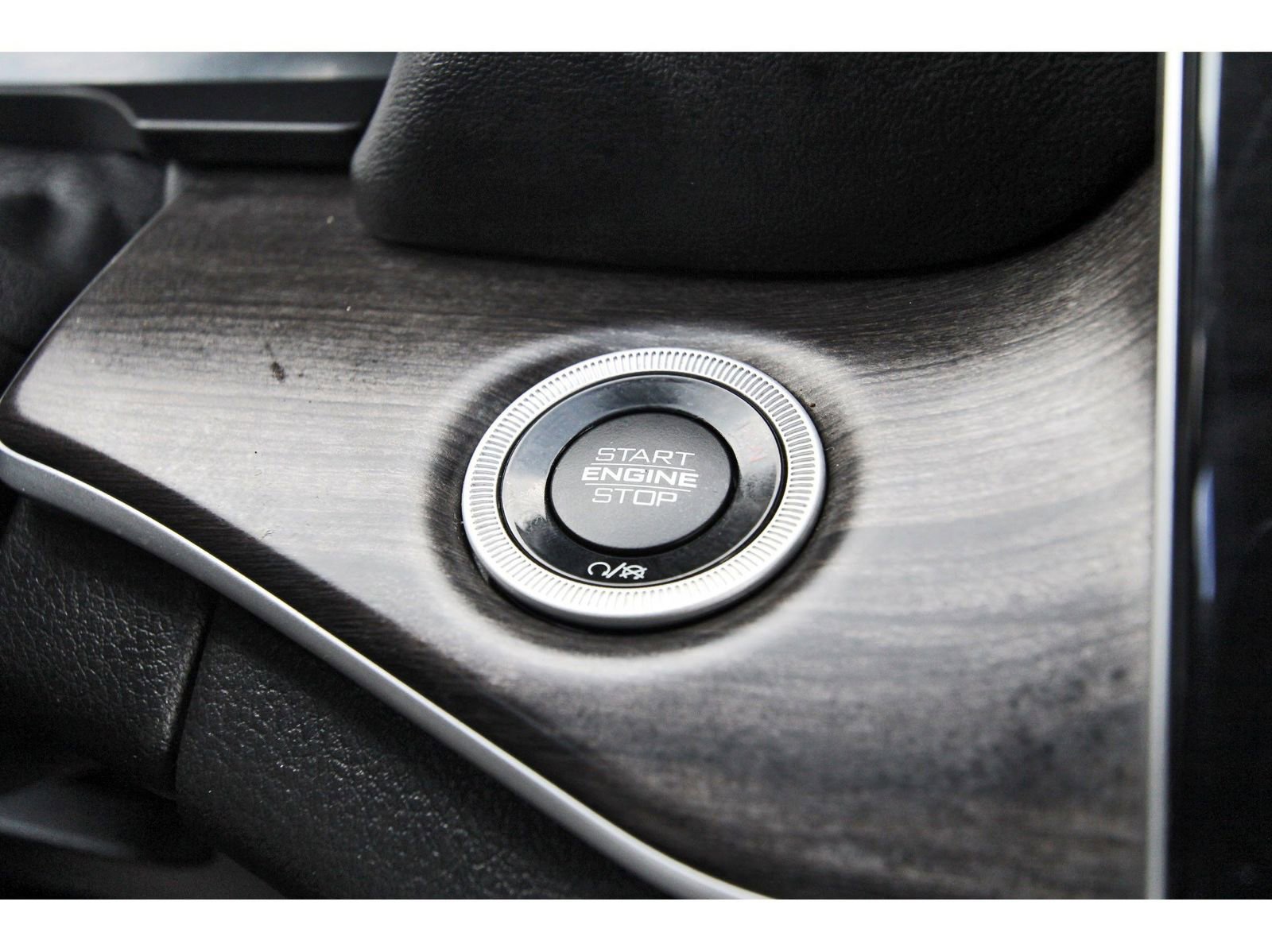 Used 2023 Jeep Grand Cherokee L Limited w/ Luxury Tech Group II image 21