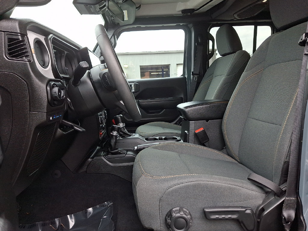 Used 2024 Jeep Wrangler Unlimited AWD/4WD image 13