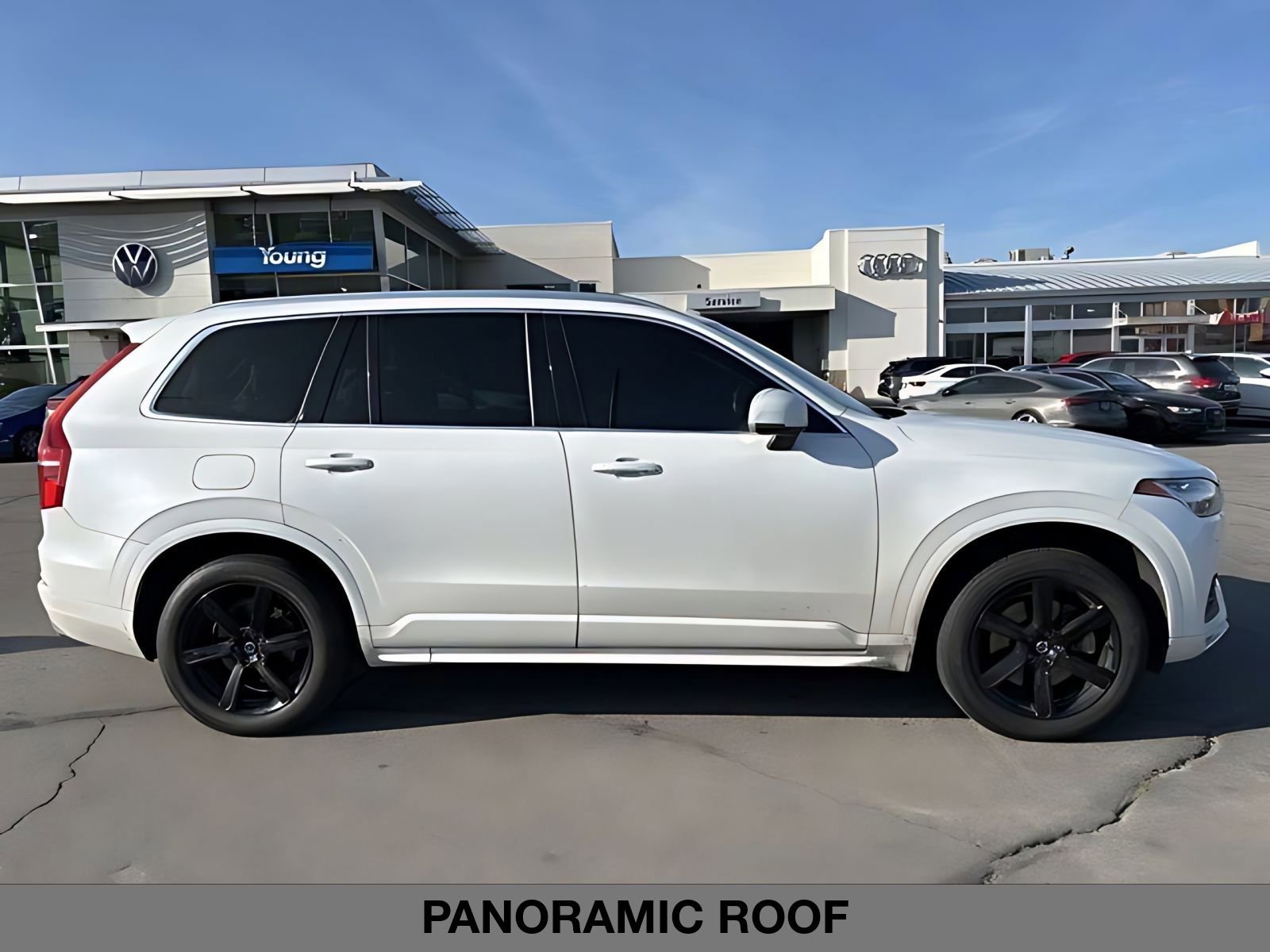 Used 2020 Volvo XC90 T6 Momentum image 2