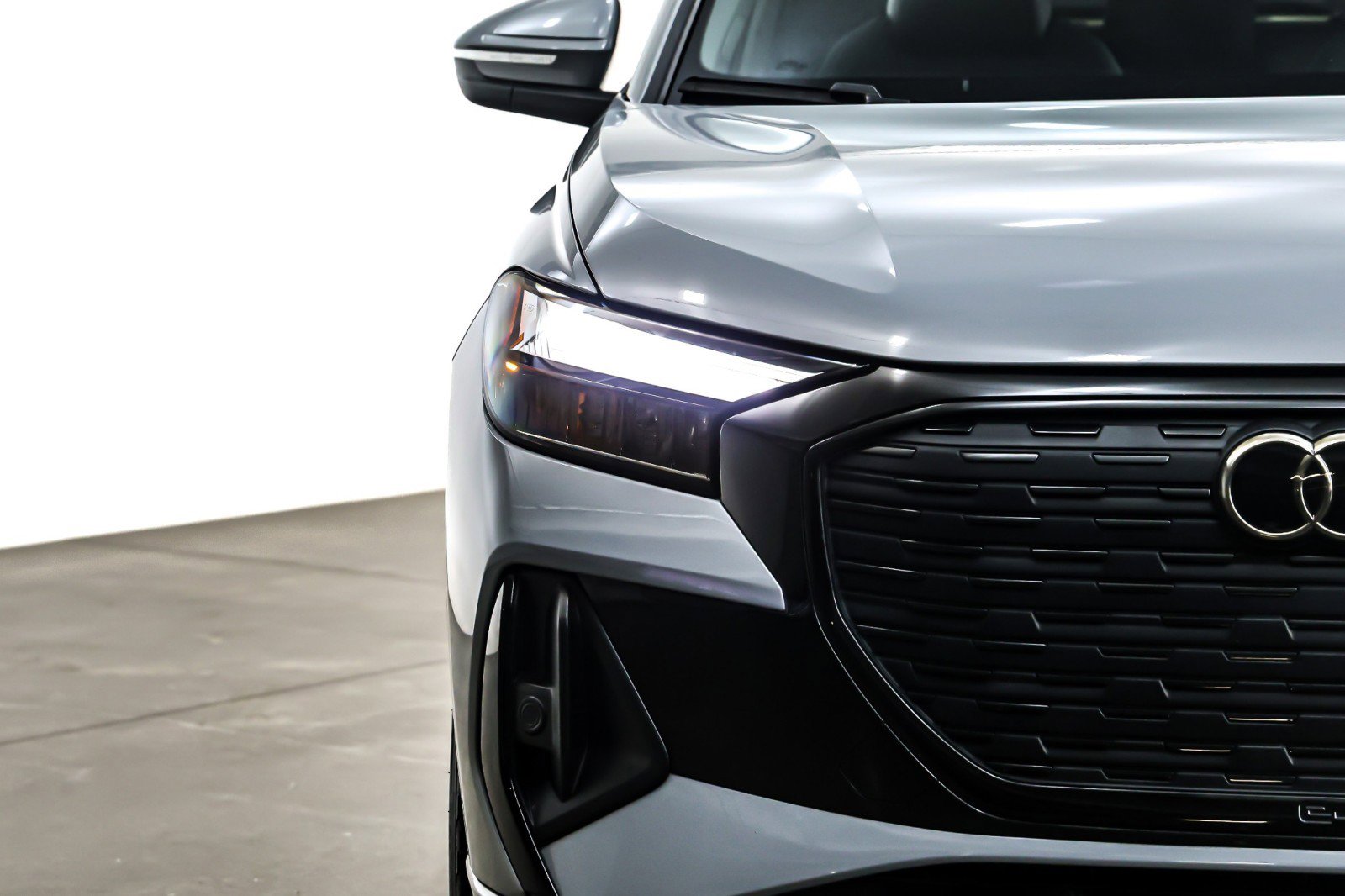 Used 2023 Audi Q4 e-tron Premium w/ Convenience Package image 15