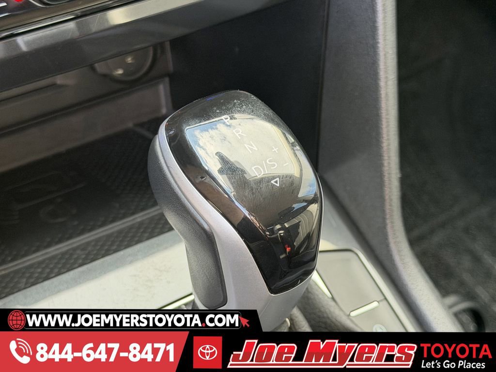 Used 2024 Volkswagen Tiguan SE image 21