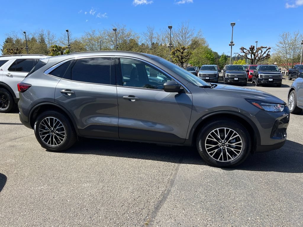 New 2023 Ford Escape SE FWD image 4