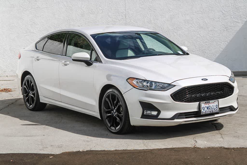 Used 2020 Ford Fusion SE w/ Equipment Group 151A FWD image 3