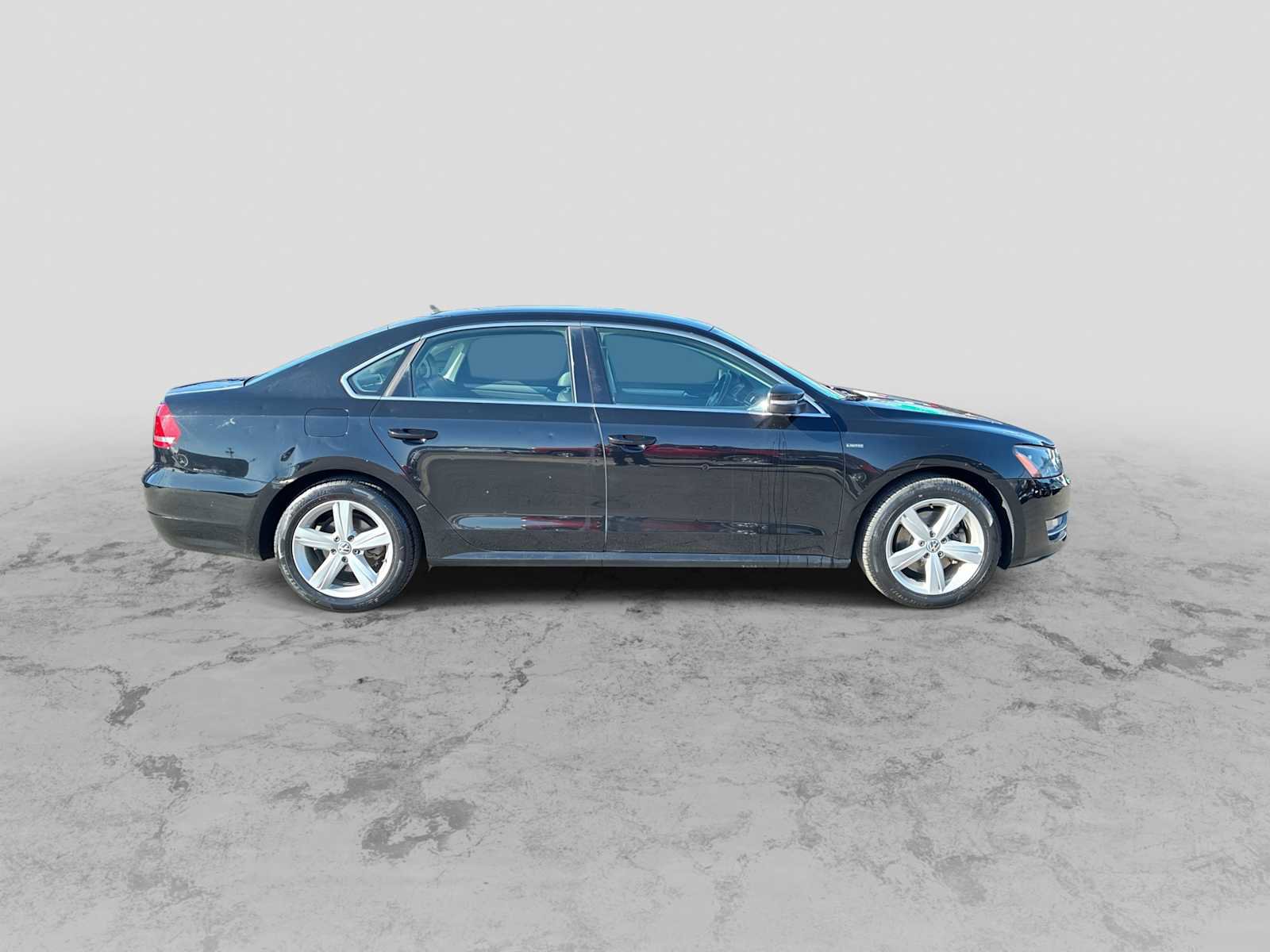 Used 2015 Volkswagen Passat 1.8T Limited Edition FWD image 9
