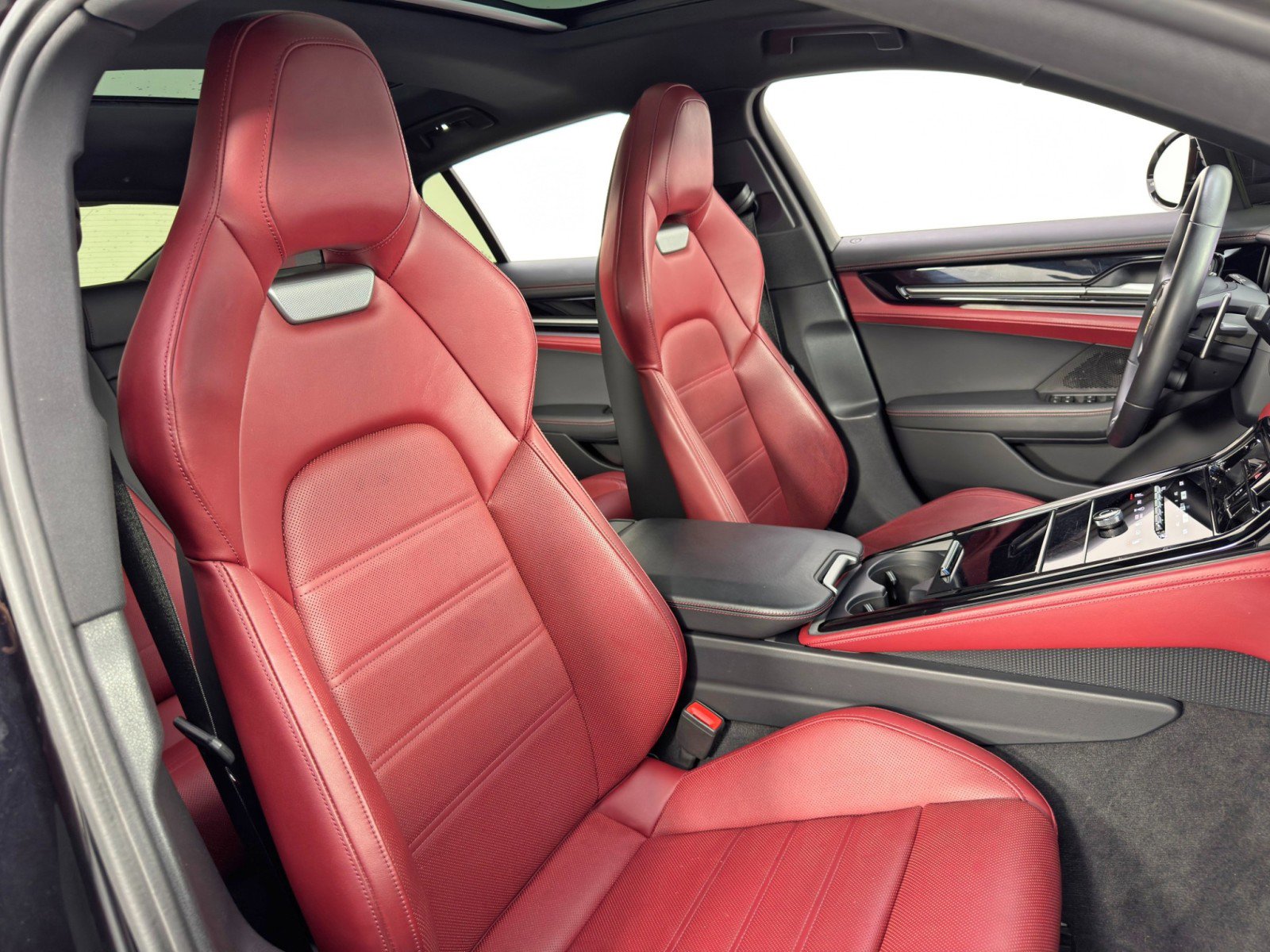 Used 2024 Porsche Panamera image 41