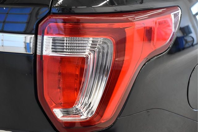 Used 2018 Ford Explorer XLT AWD/4WD image 11