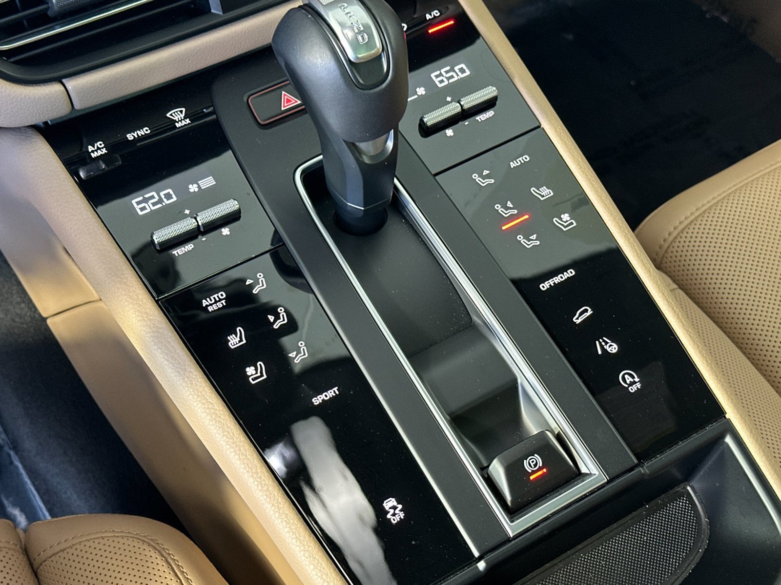 Certified 2026 Porsche Macan AWD/4WD image 25