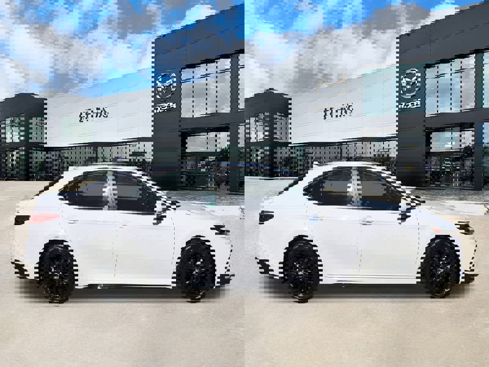 Used 2026 Toyota Camry SE w/ Convenience Package image 5