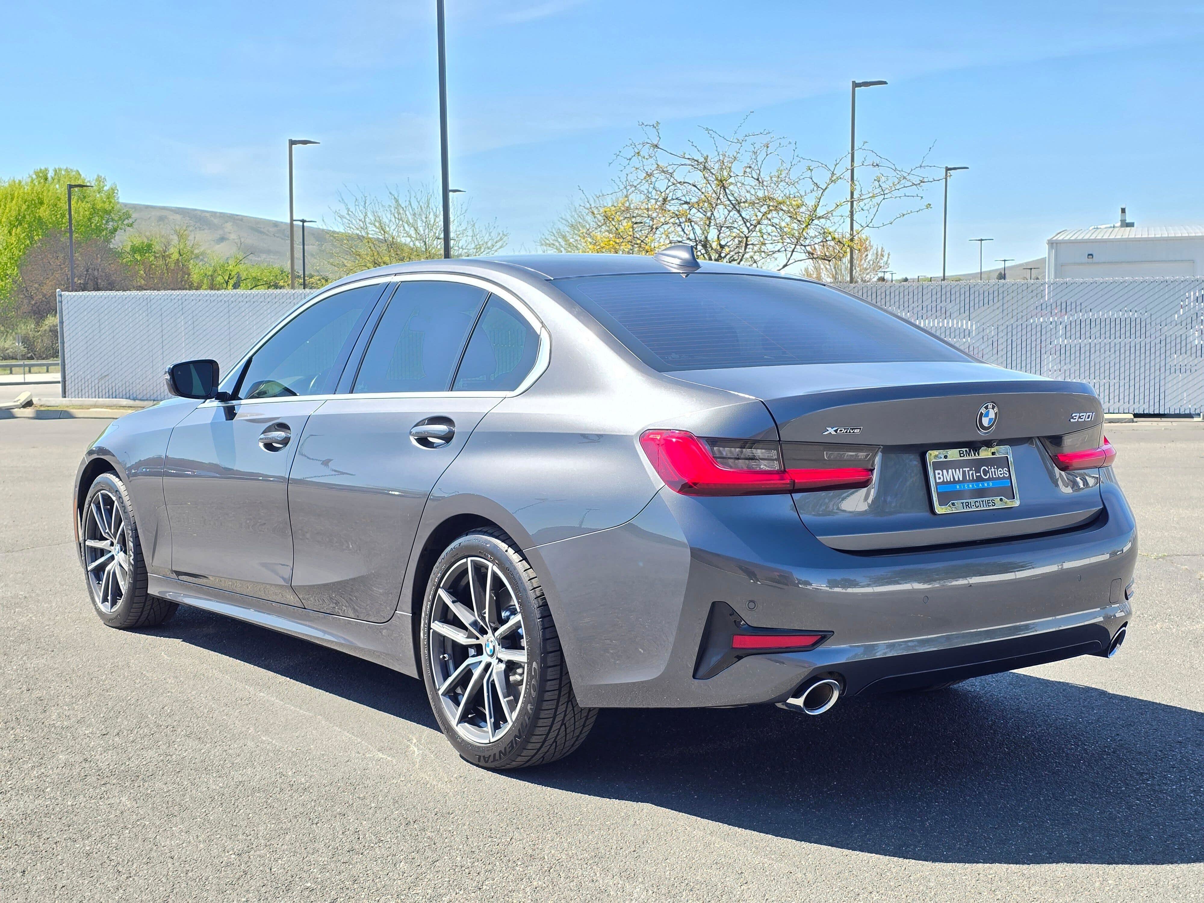 Used 2021 BMW 330i xDrive Sedan w/ Convenience Package image 4